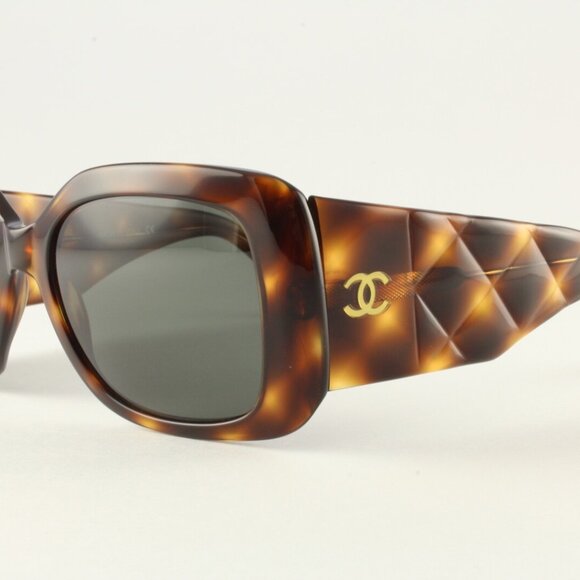 Vintage Chanel Quilted Tortoise Sunglasses - 1990s with Case and Box- Beautiful - Picture 1 of 13